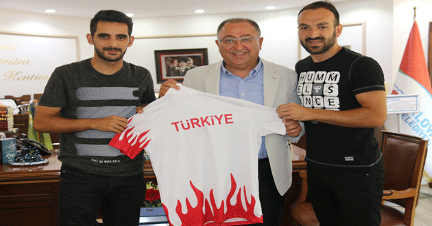 ' ŞAMPİYONLARI AĞIRLAMAKTAN GURUR DUYDUM '