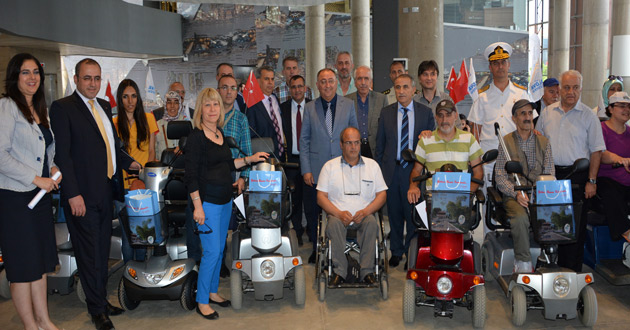 30 İhtiyaç Sahibine Akülü Sandalye Hediye Edildi