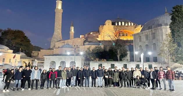 ​AK GENÇLİKTEN İSTANBUL ZİYARETİ