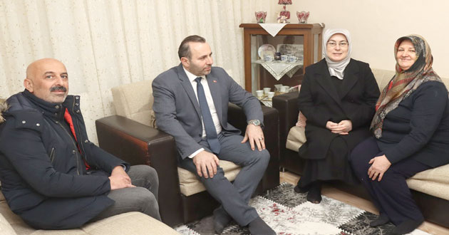Ak Parti evlere de giriyor