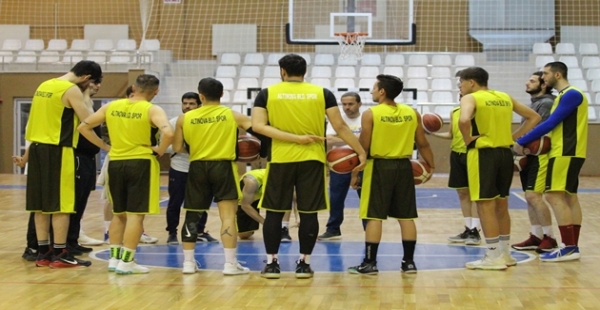 ALTINOVA BASKETE DE DANGA VURUYOR