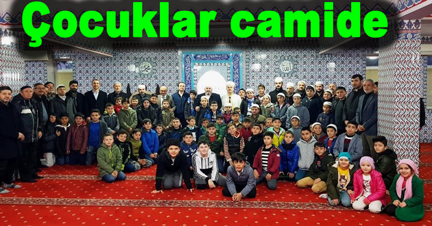 Altınova 'da çocuklar camide