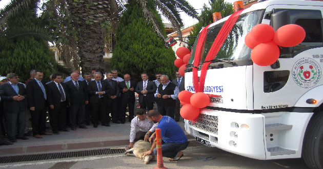 ALTINOVA HİZMET ARACINA KAVUŞTU