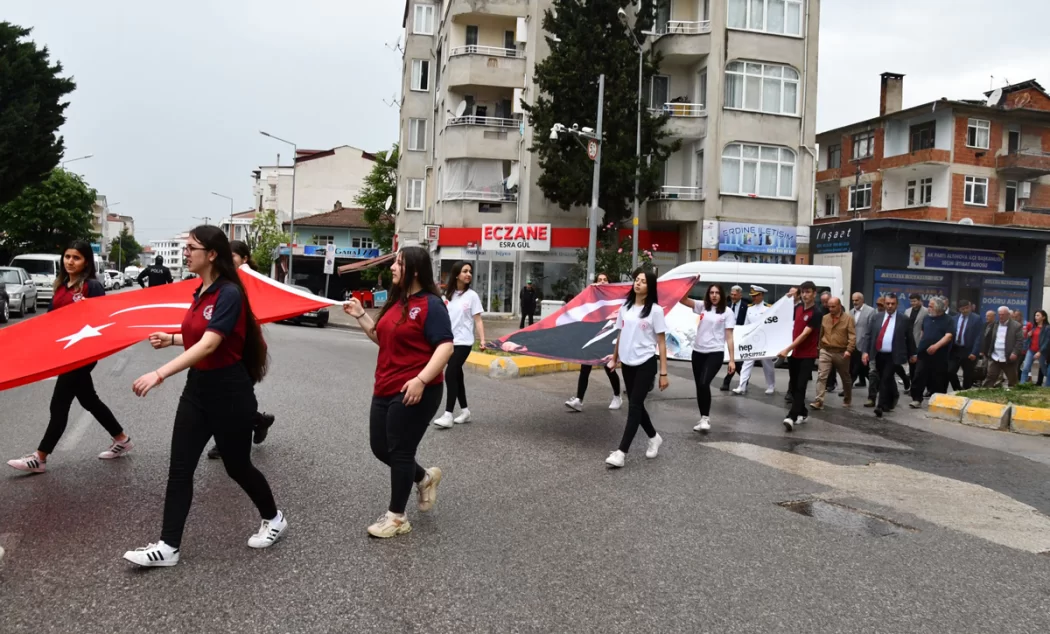 Altınova’da Gençlik Yürüyüşü yapıldı