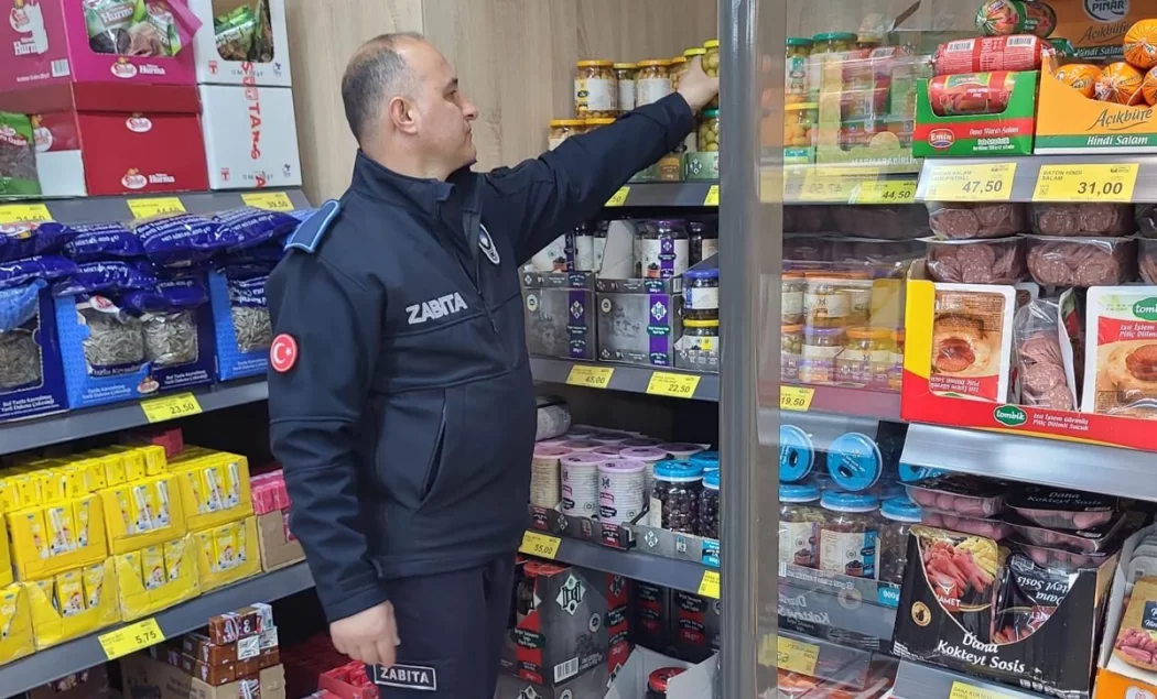 Altınova’da marketler denetlendi