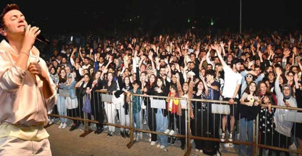 ​ALTINOVA’DA ZAKKUM KONSERİ VERİLDİ