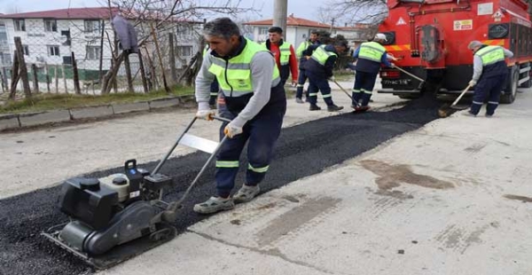 ​ASFALTA YAMA YAPIYORLAR