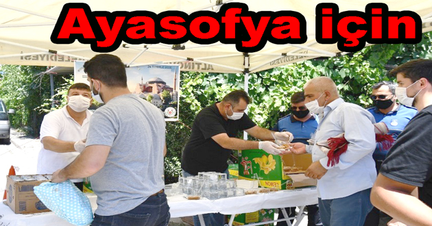 Ayasofya için helva dağıtıldı