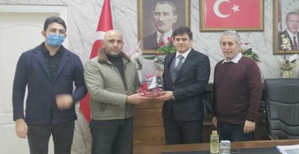 AZKADER Ümit Yılmaz'ıda davet etti