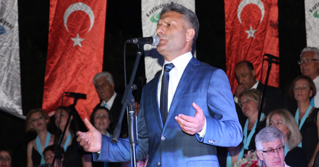 Başkan Kangal'dan Solo şarkı süprizi