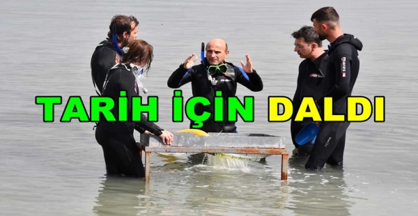 BAŞKAN ORAL TARİH İÇİN DENİZE DALDI