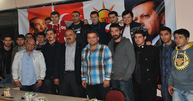 BAYRAK ASAN GENÇLİK OLMAYACAĞIZ