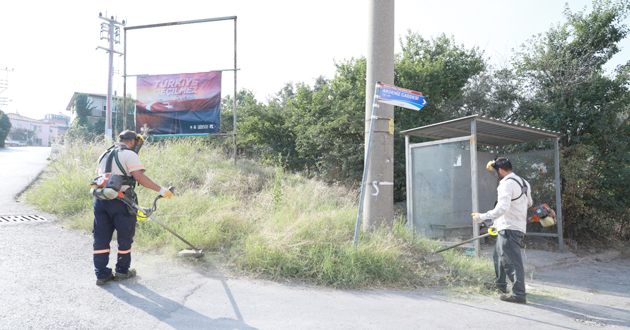 Belediye Mahalleyi temizliyor