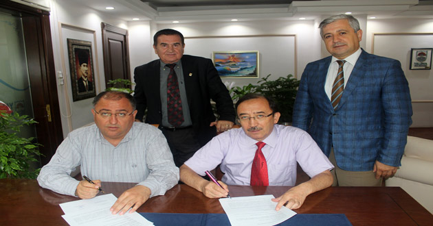 Belediye ve Üniversitesinden  Resim Sempozyumu