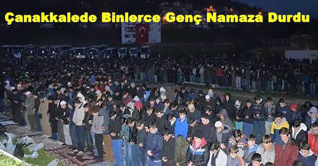 Çanakkalede Binlerce Genç Namaza Durdu
