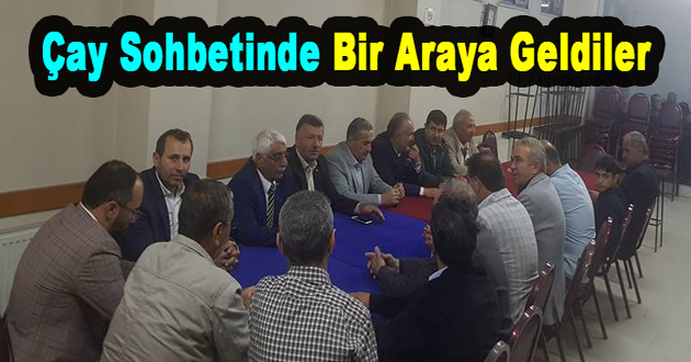 Çay Sohbetinde Bir Araya Geldiler