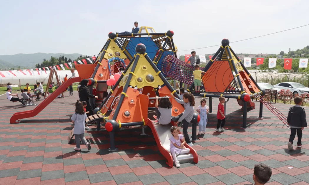 ÇOCUK PARKLARI MODERN BİR GÖRÜNÜME KAVUŞTU