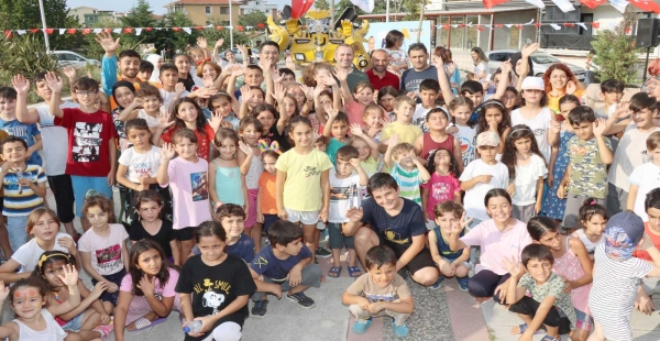 ÇOCUKLAR MUTLU BİR GÜN GEÇİRDİLER