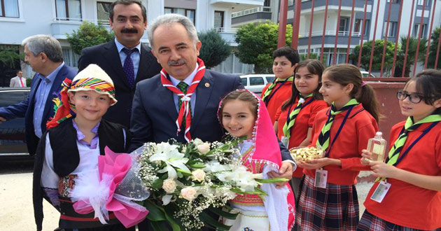 COŞKUN'DAN OKULLARA 200 HİZMETLİ PERSONEL DESTEĞİ MÜJDESİ