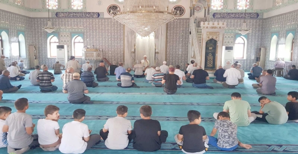 DEPREM ŞEHİTLERİ İÇİN MEVLİT OKUTTU