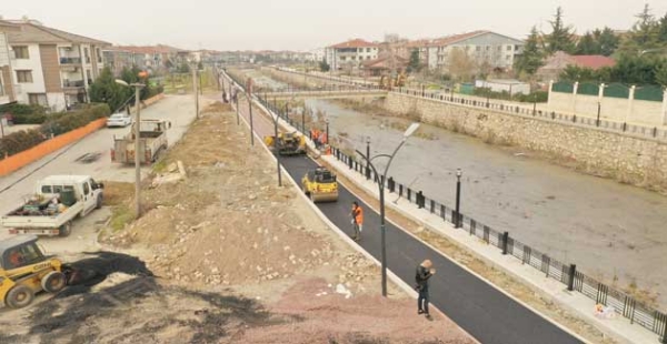 ​DERE BOYU YOLLAR YAPILIYOR