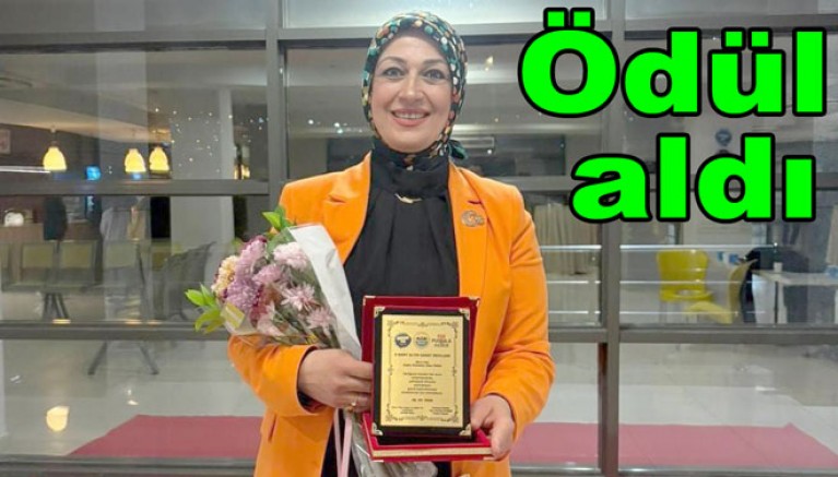 EBRU FİLİZ “KADIN SİYASETÇİ ONUR ÖDÜLÜ ” ALDI