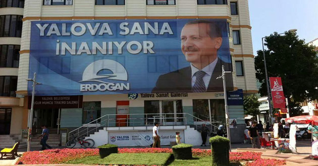 ERDOĞAN'IN PANKARTI ASILDI TEHDİT EDİLDİ