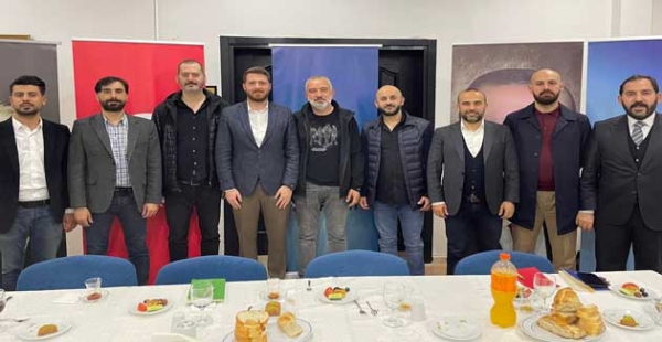 ESKİ AK BAŞKANLAR İFTARDA BULUŞTU
