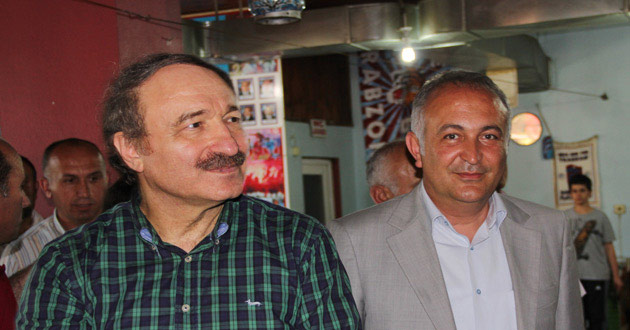 ESKİ BAKAN ÖZAK ÇİFTLİKKÖY'DE SİLPAGAR İLE GÖRÜŞTÜ