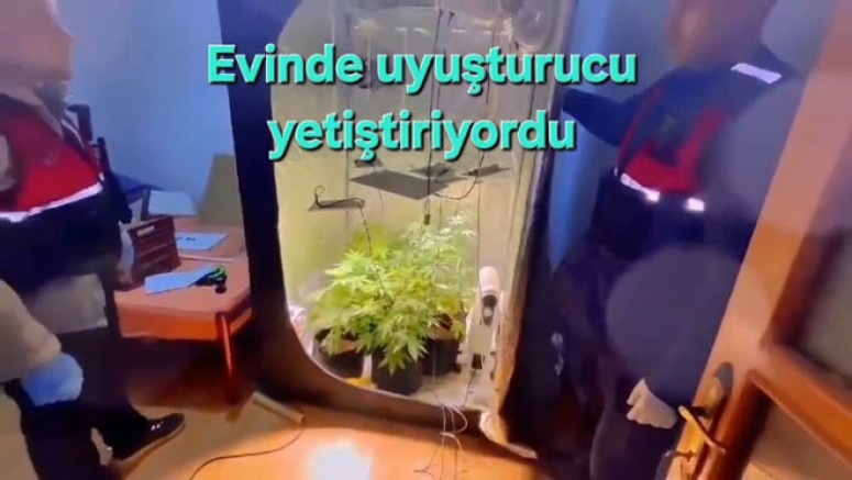 EVE KURDUĞU SİSTEMLE UYUŞTURUCU ÜRETTİ JANDARMADAN KAÇAMADI