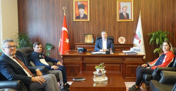 GÜREŞÇİ BUSE  SEVİNCİNİ PAYLAŞTI