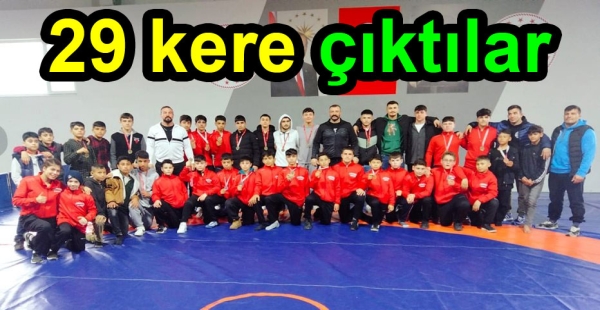 Güreşte Altınova damgası