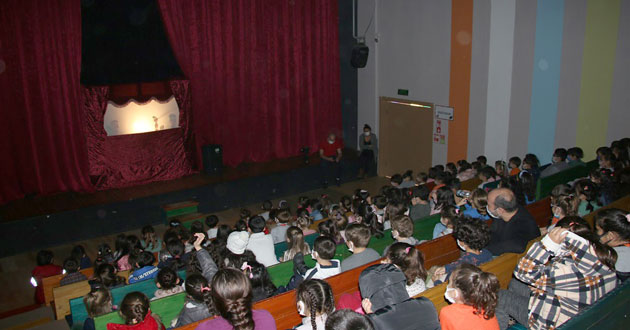 HACİVAT VE KARAGÖZ İLE EĞLENDİLER