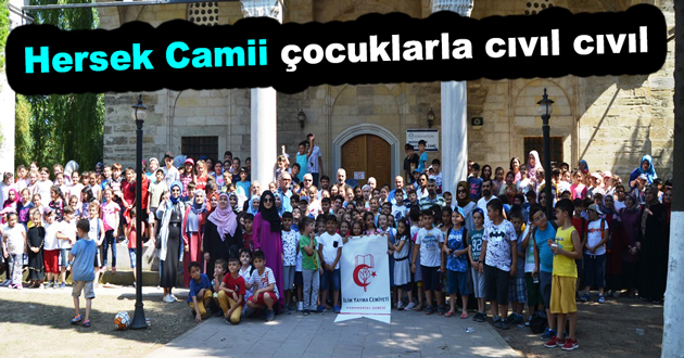 Hersek Camii çocuklarla cıvıl cıvıl