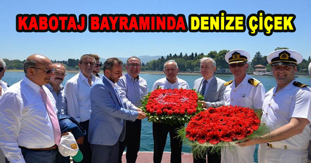 KABOTAJ BAYRAMINDA DENİZE ÇİÇEK