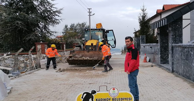 Kadıköy de Parkeler düzeltiliyor