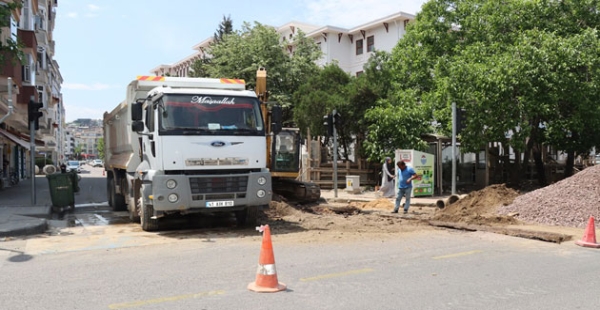 KANALİZASYON HATLARI YENİLENİYOR