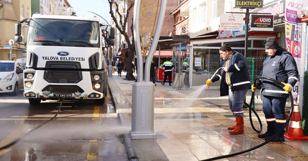 Kar sonrası sokaklar yıkandı