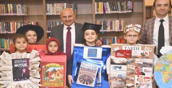 ​KÜTÜPHANEDE COŞKULU KUTLAMA