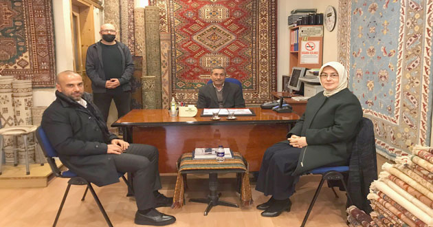 Meliha Akyol vatandaşı dinliyor