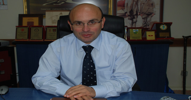 METİN ORAL ADAYLIĞINI AÇIKLIYOR