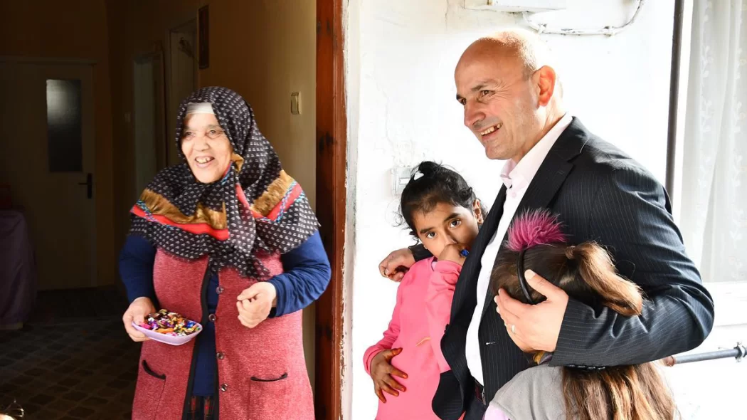 METİN ORAL BAYRAMDA BÜYÜKLERİ UNUTMADI