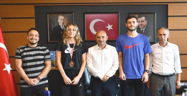 METİN ORAL MİLLİLERE BAŞARILAR DİLEDİ
