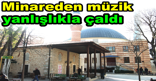 Minareden müzik cep telefonundan çıkmış