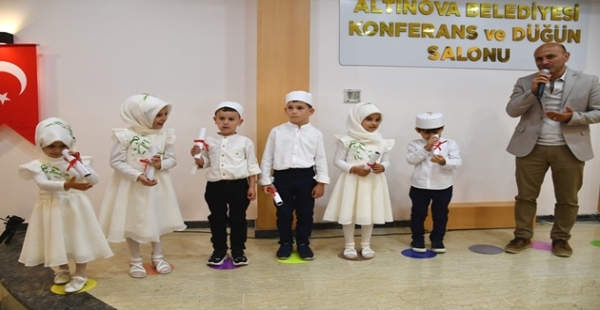 MİNİK KURAN KURSU ÖĞRENCİLERİ HAYRAN BIRAKTI