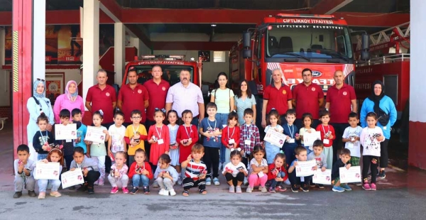MİNİKLERE ‘KÜÇÜK İTFAİYECİ’ BELGELERİ VERİLDİ