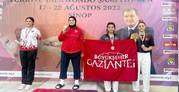 NİSA ERDOĞAN TÜRKİYE ÜÇÜNCÜSÜ