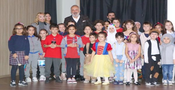 ÖĞRENCİLER DEFİLEDE PODYUMA ÇIKTI