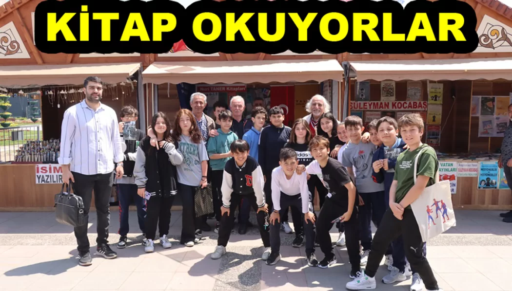 ÖĞRENCİLER KİTAP OKUYOR