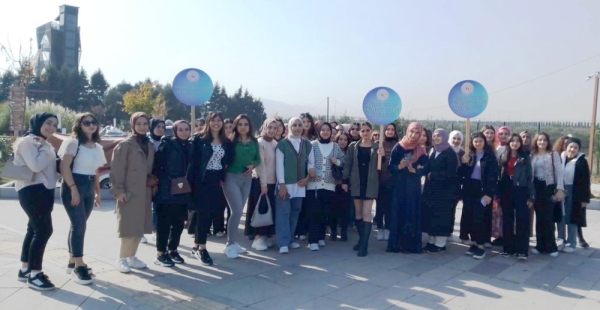 ÖĞRENCİLER LAGÜNDE